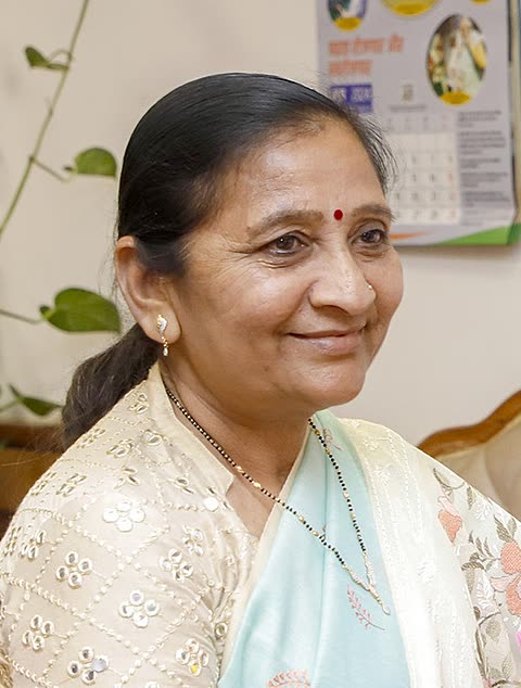 Photograph of Nimuben Jayantibhai Bambhaniya